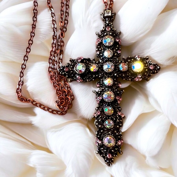 Cross pendant pink and clear rhinestones in a warm rose stainless steel setting - Picture 1 of 15